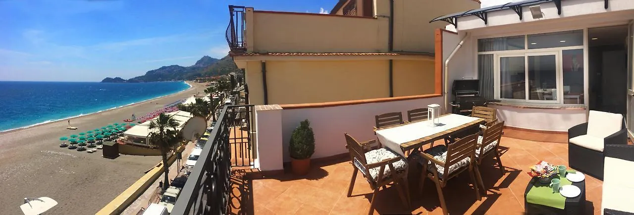 Apartament Loft Vista Sul Mare Letojanni Włochy